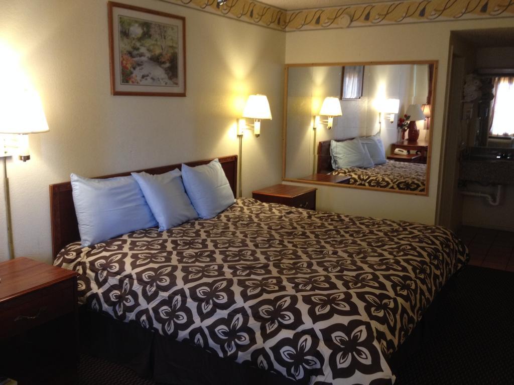 Crown Inn Grand Prairie Værelse billede