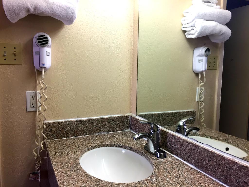 Crown Inn Grand Prairie Eksteriør billede
